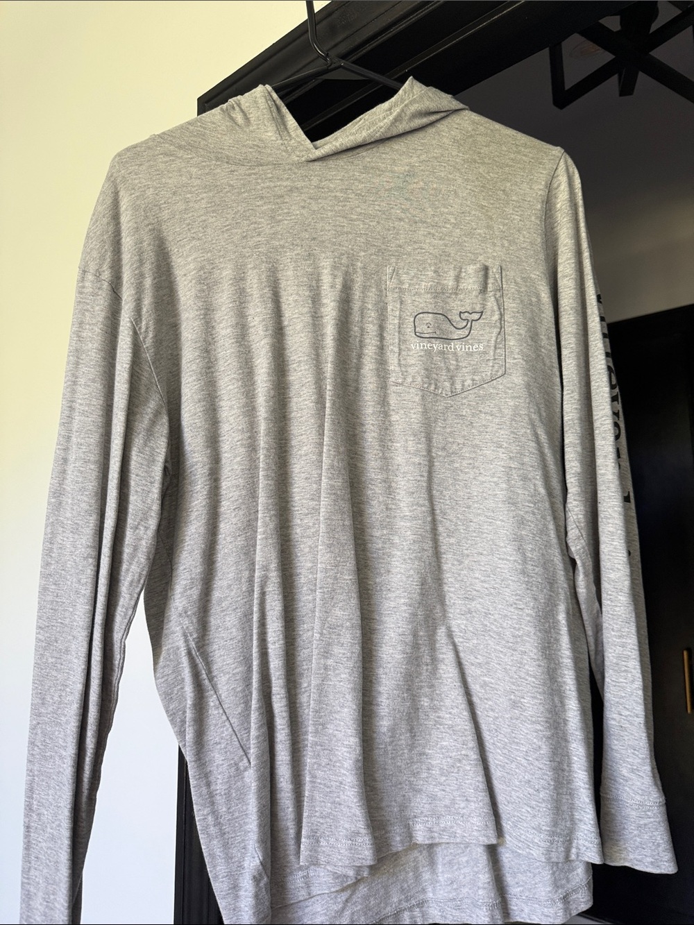 Vineyard Vines Light Gray Hooded Long-Sleeve Pocket Tee